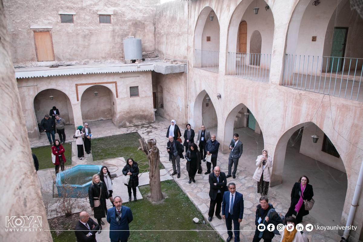 میوانەکانی کۆنفرانسی نێودەوڵەتیی (کەلەپوور لە مەترسیدایە) سەردانی شوێنەوارە دێرینەکانی شاری کۆیەیان کرد