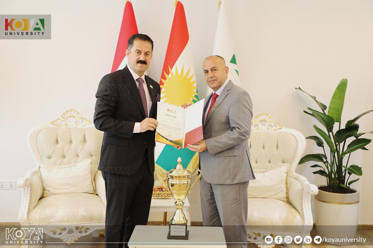 بەڕێز سەرۆکی زانکۆ هەڵبژاردەی فوتساڵی زانکۆی کۆیەی خەڵات کرد