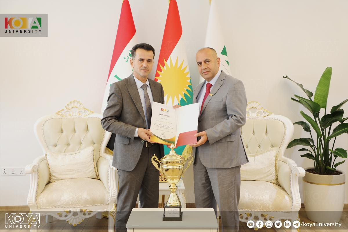 بەڕێز سەرۆکی زانکۆ هەڵبژاردەی فوتساڵی زانکۆی کۆیەی خەڵات کرد