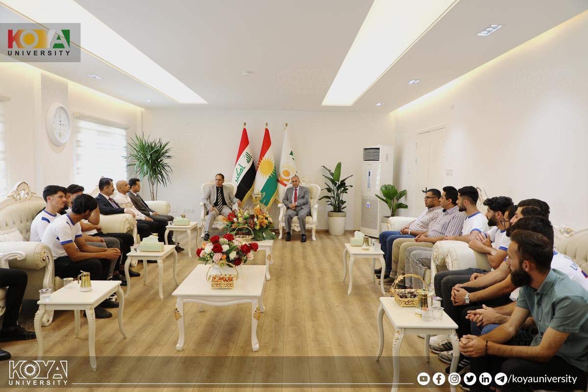 بەڕێز سەرۆکی زانکۆ هەڵبژاردەی فوتساڵی زانکۆی کۆیەی خەڵات کرد