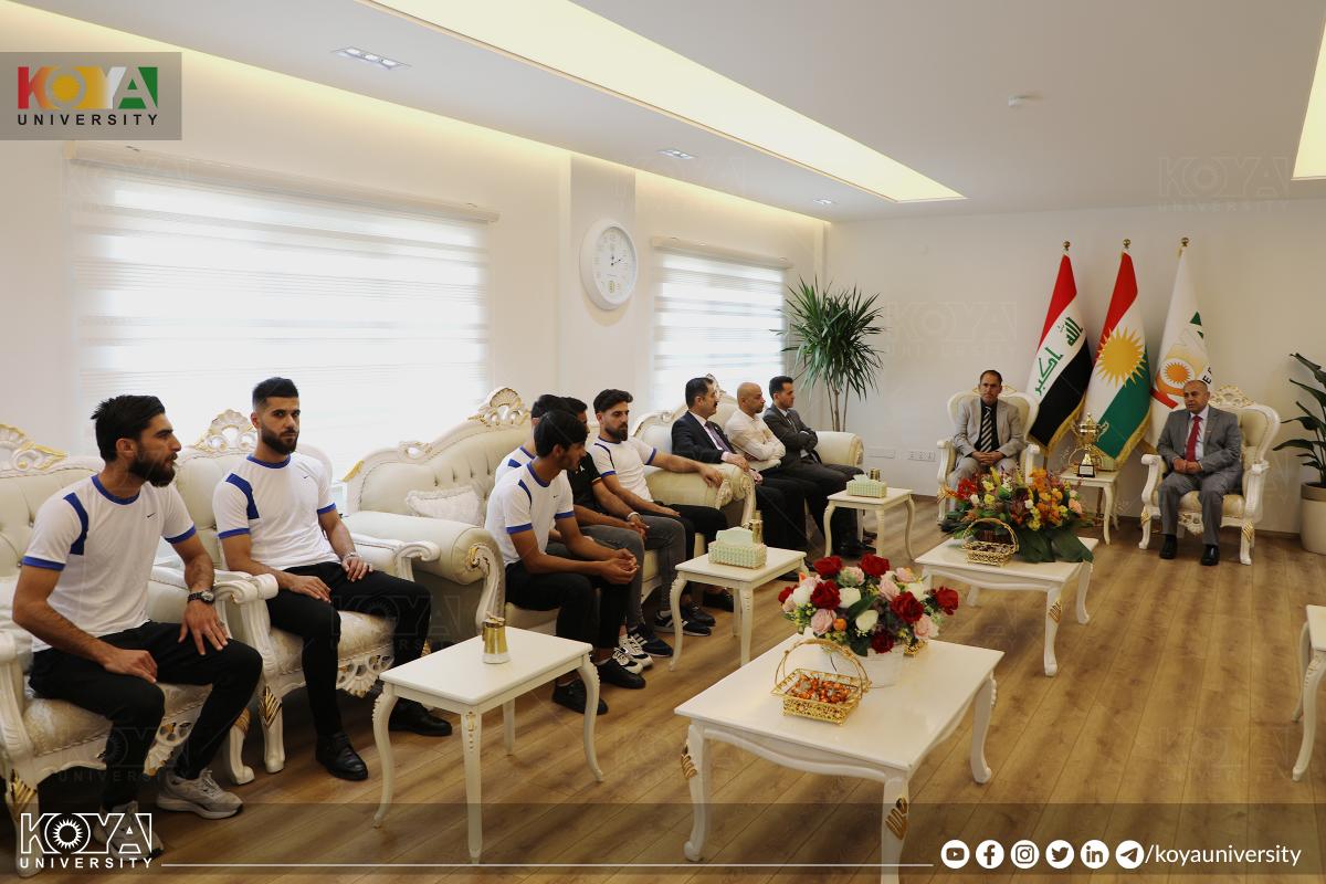 بەڕێز سەرۆکی زانکۆ هەڵبژاردەی فوتساڵی زانکۆی کۆیەی خەڵات کرد