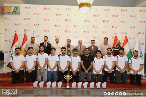 بەڕێز سەرۆکی زانکۆ هەڵبژاردەی فوتساڵی زانکۆی کۆیەی خەڵات کرد